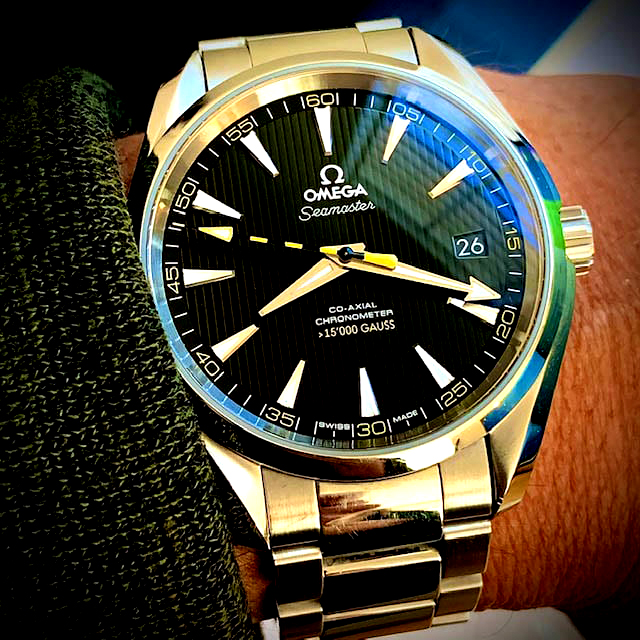 购买高仿欧米茄大黄蜂