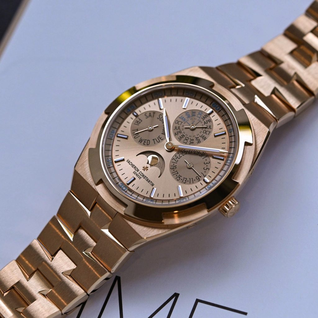 精仿江诗丹顿纵横四海4300V 2025 Vacheron Constantin Overseas Perpetual Calendar Ultra Thin Review 9