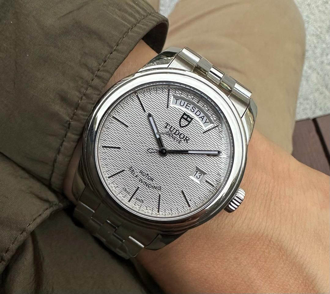 帝舵骏珏星期日历型复刻腕表