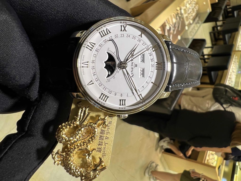 高仿宝珀经典系列全历月相腕表购买