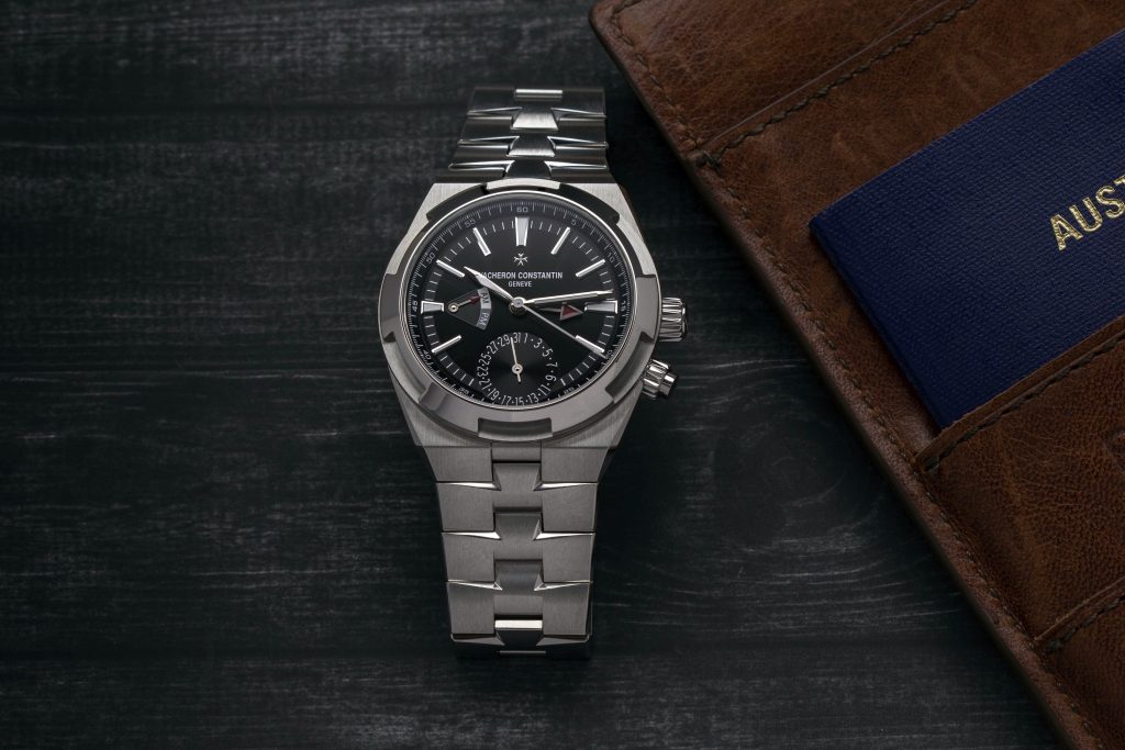 复刻江诗丹顿纵横四海系列两地时间腕表 Scaled