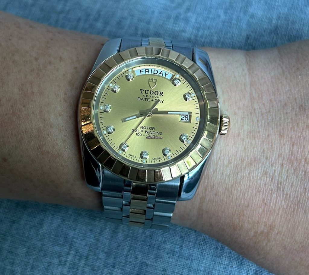 高仿帝舵经典香槟色镶钻